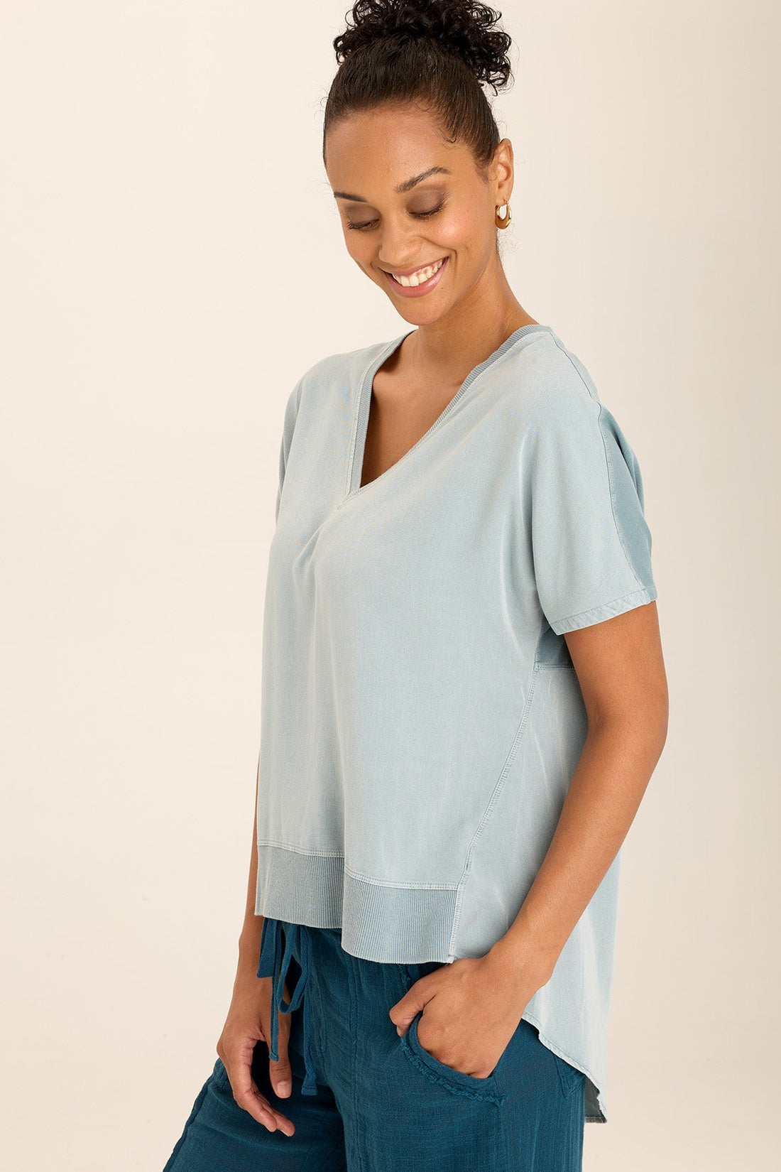 Clara Twill/Jersey Relaxed V-Neck Tee