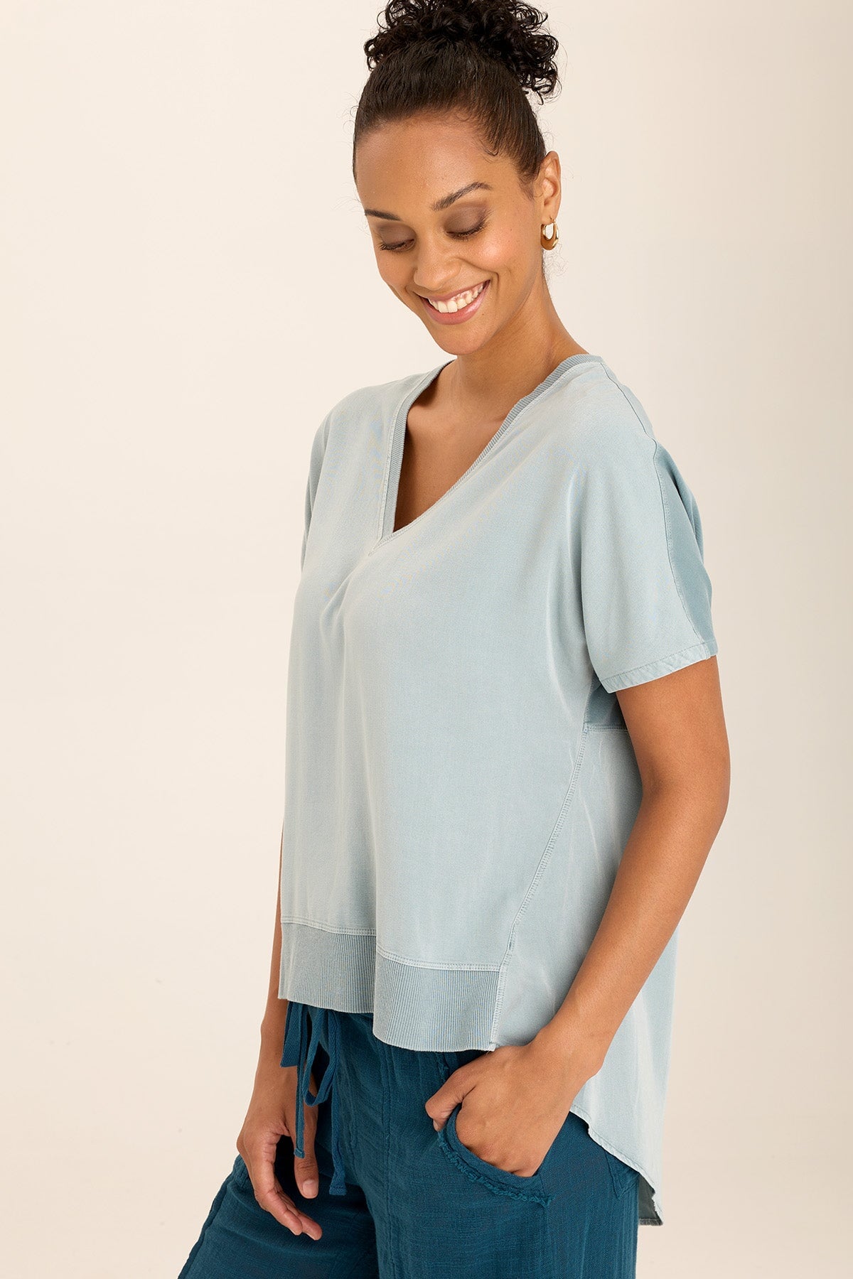 Clara Twill/Jersey Relaxed V-Neck Tee